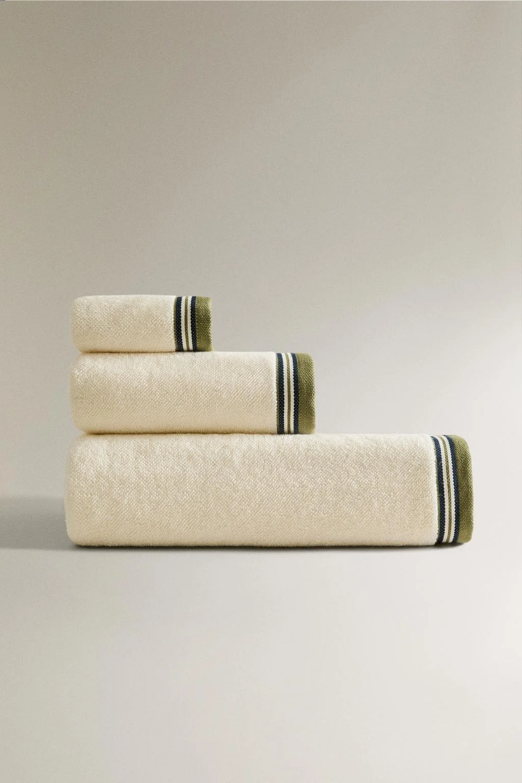 Полотенце для ванной с рисовой вышивкой и каймой