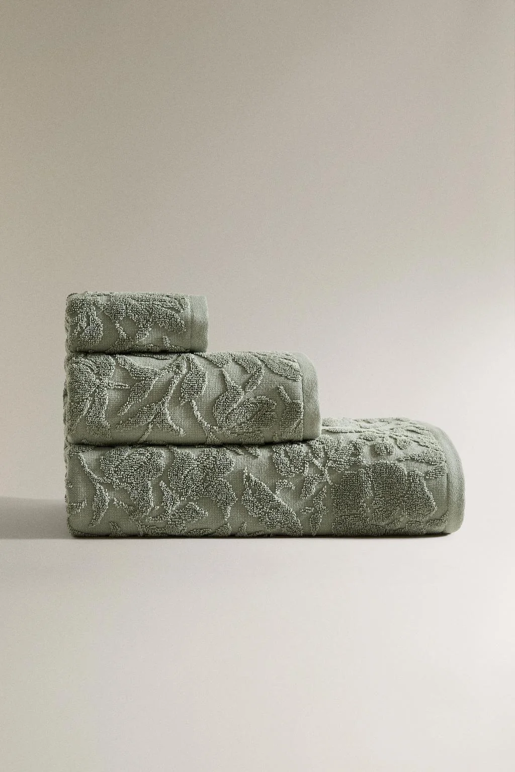 Полотенце для ванной с жаккардом в цветочек