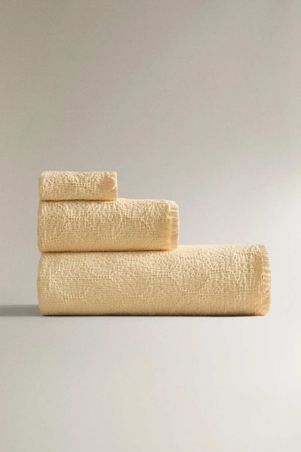 Полотенце для ванной с мини-вафельной вязкой в цветочек