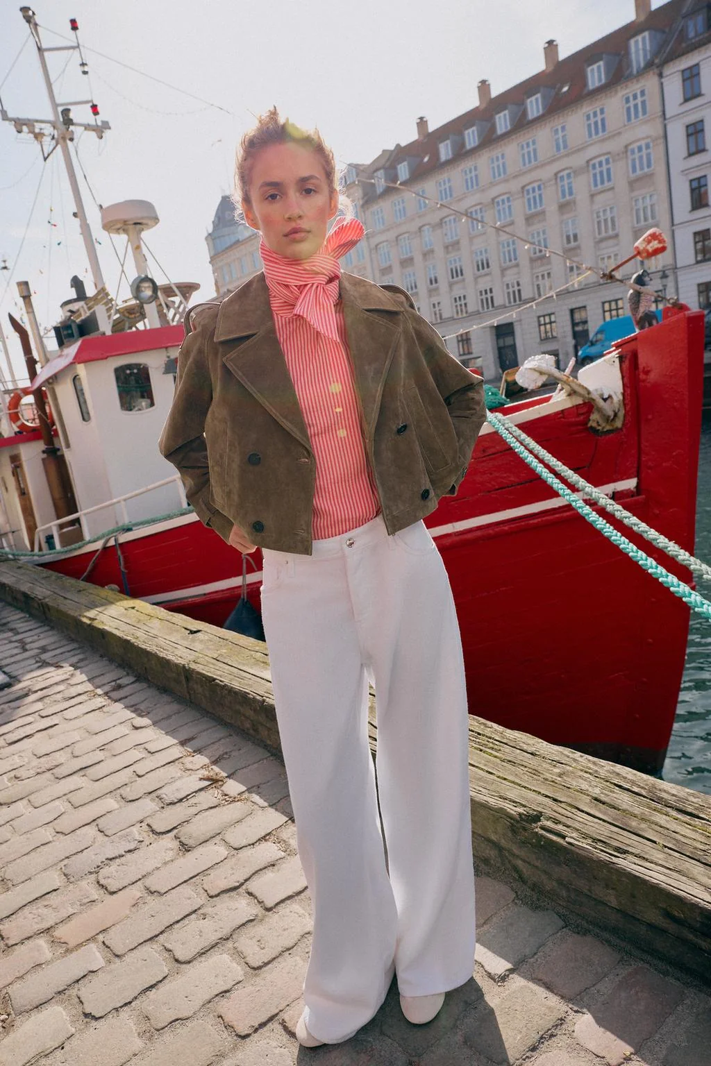 Укороченный двубортный тренч из 100% кожи — Кожа