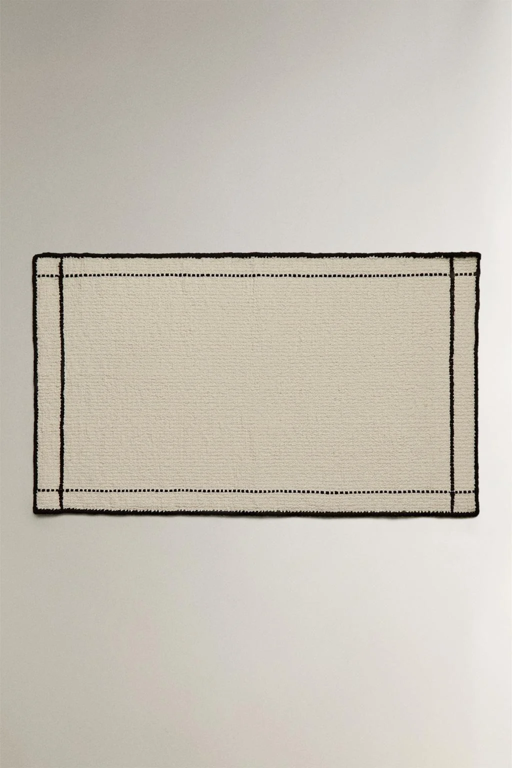 Коврик для ванной с простроченной каймой — Коврики для ванной