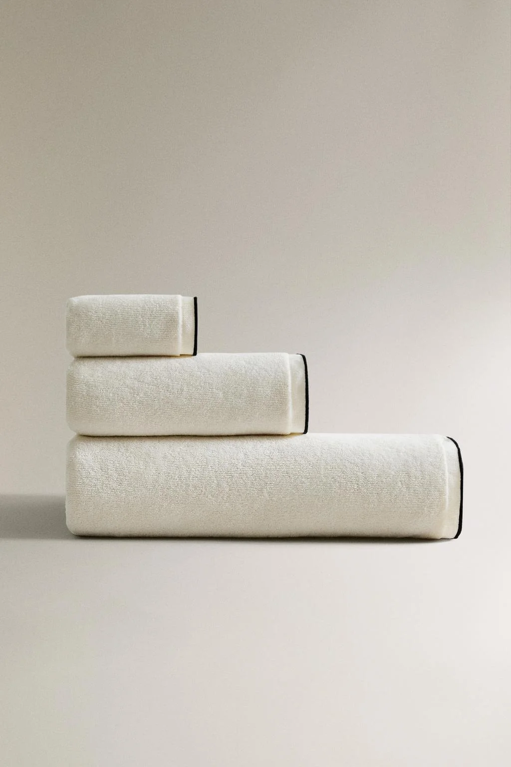 Махровое полотенце для ванной с оверлоком из велюра — Полотенца