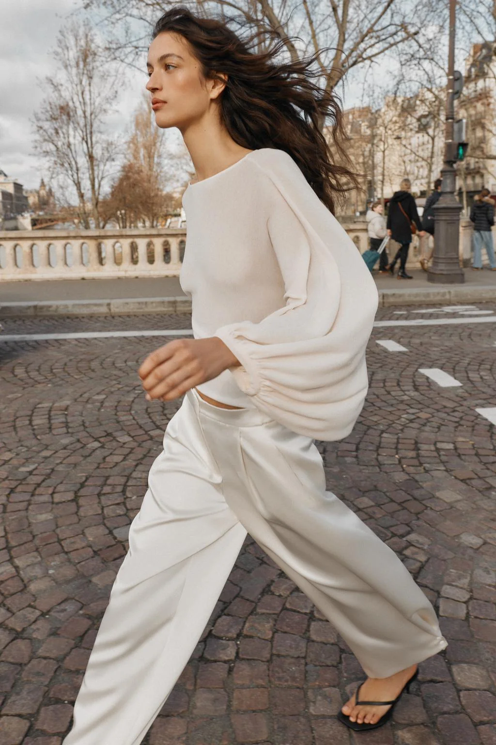 Трикотажный топ с объемными рукавами — С длинным рукавом