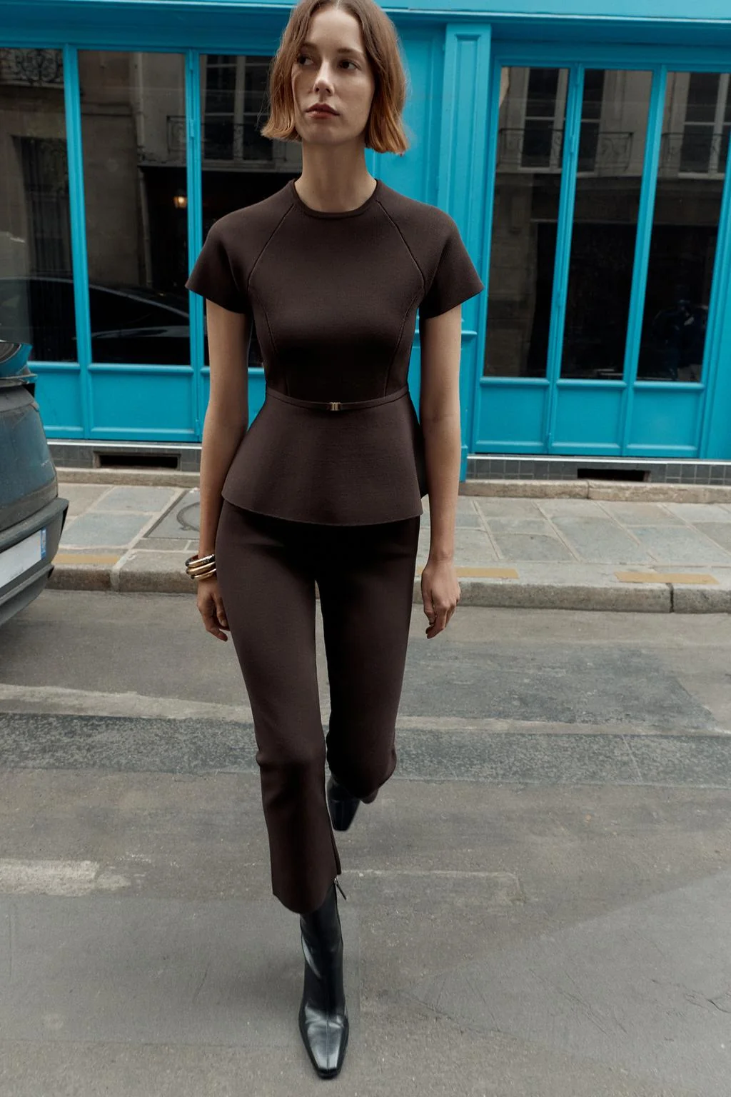 Трикотажный топ с пеплумом и поясом