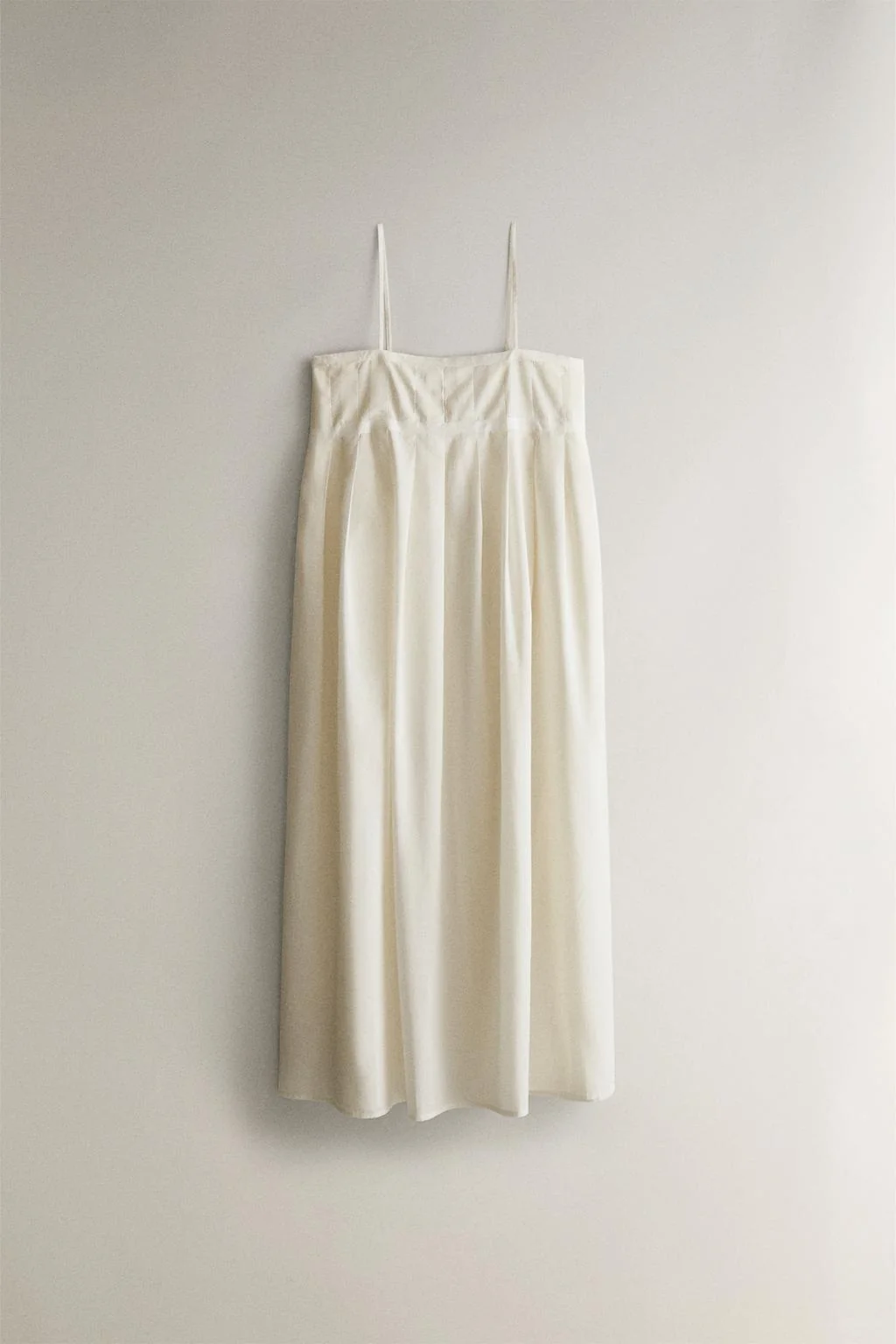 Длинное плиссированное ночное платье — Носки и пижамы