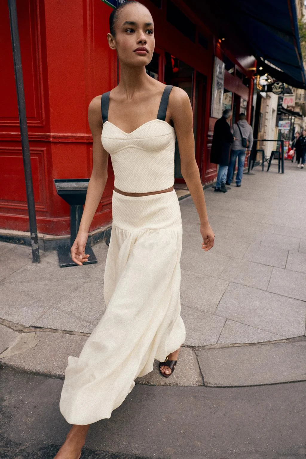 Трикотажный топ с текстурой и контрастными бретелями