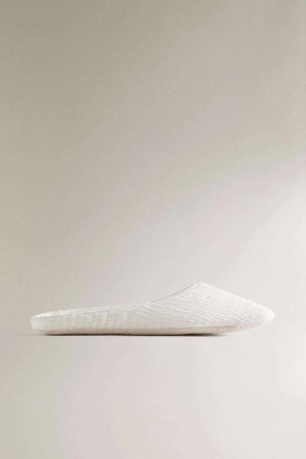 Тапочки со складками и кожаной подошвой