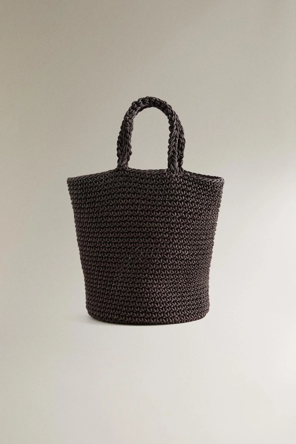 Мини-сумка с эффектом плетения