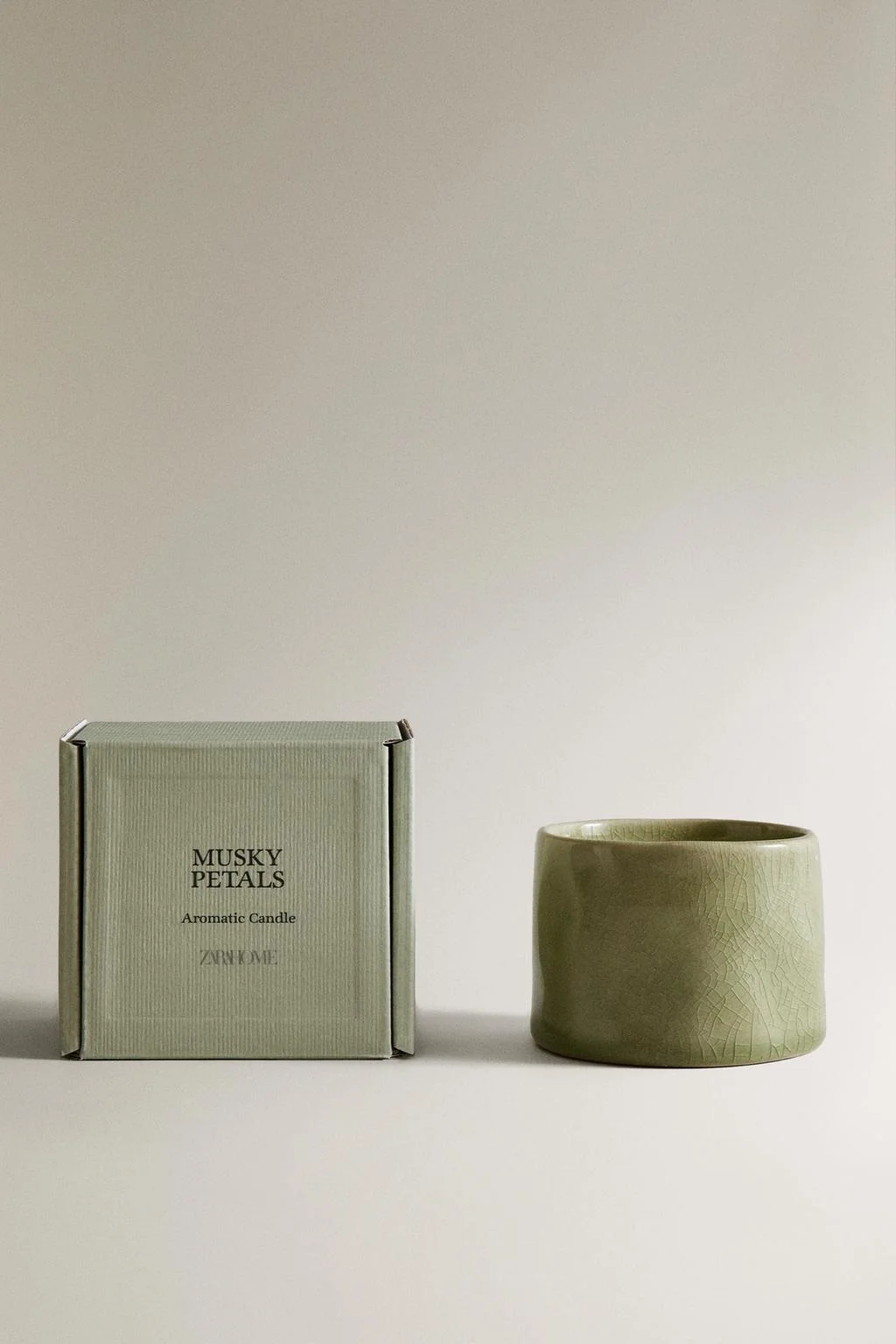 (150 г) Мускусные лепестки ароматическая свеча