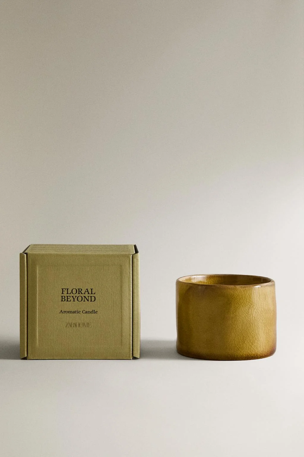 (150 г) Ароматическая свеча Цветочная Вне