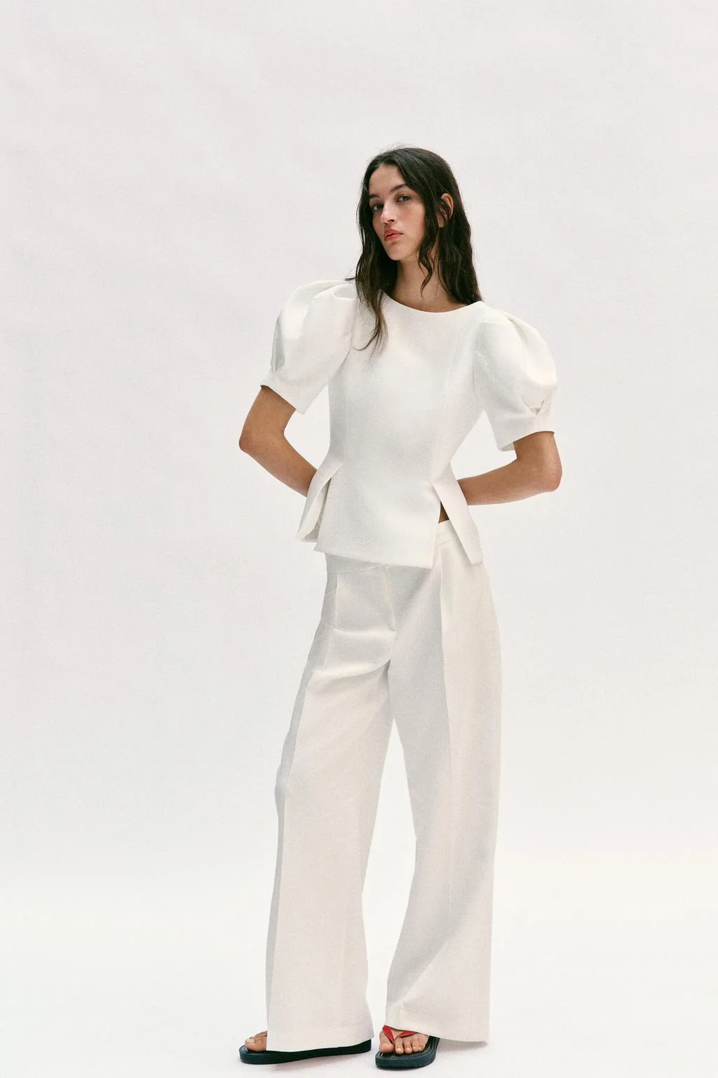 Широкие брюки с выточками