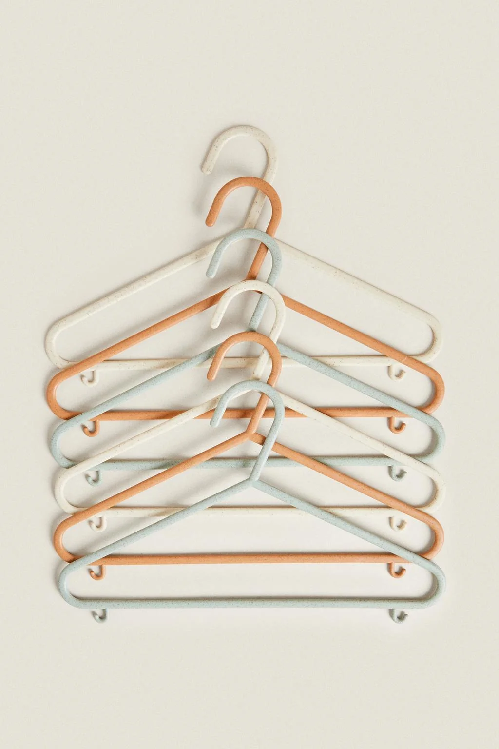 Набор детских вешалок пастельных цветов (набор из 6) — Хранение и организация для детей