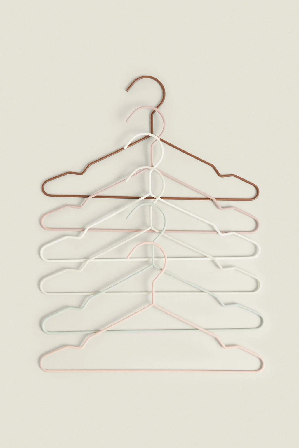 Набор детских цветных вешалок (набор из 6) — Хранение и организация для детей