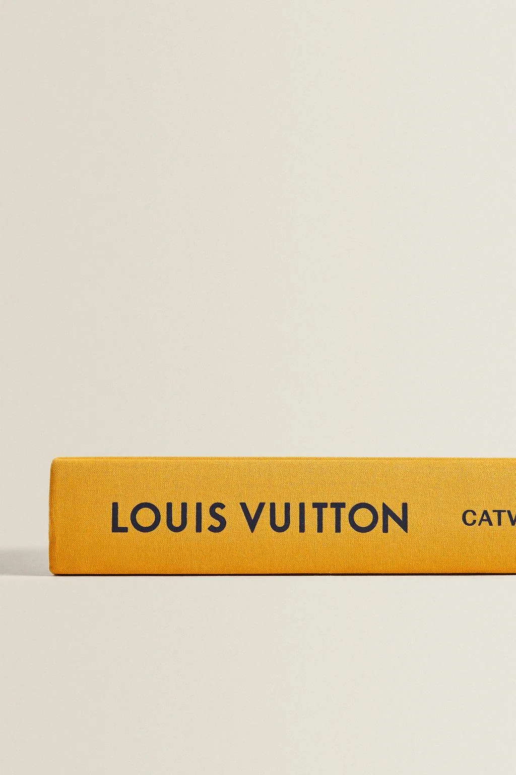 Книга о подиуме Louis Vuitton (английский)
