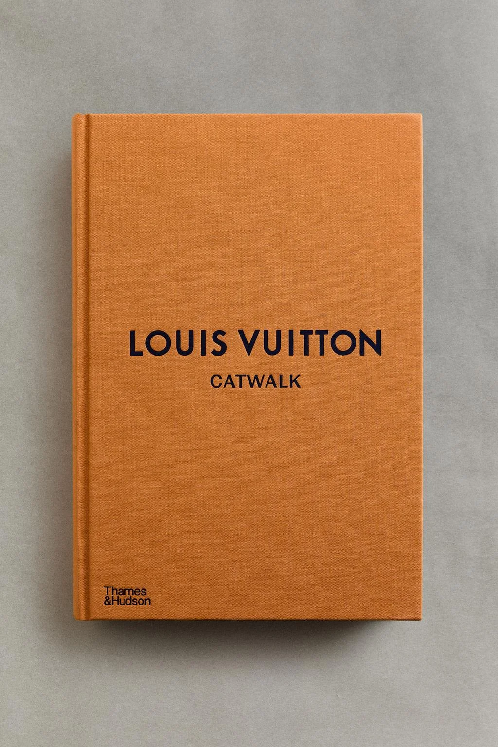 Книга о подиуме Louis Vuitton (английский)