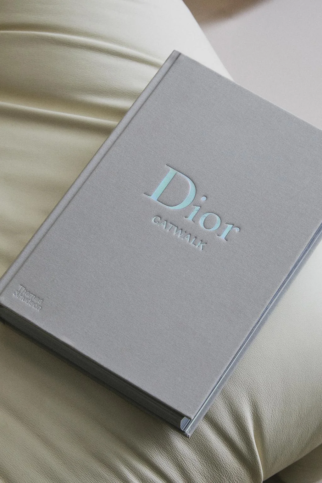Книга о подиуме Dior (английский)
