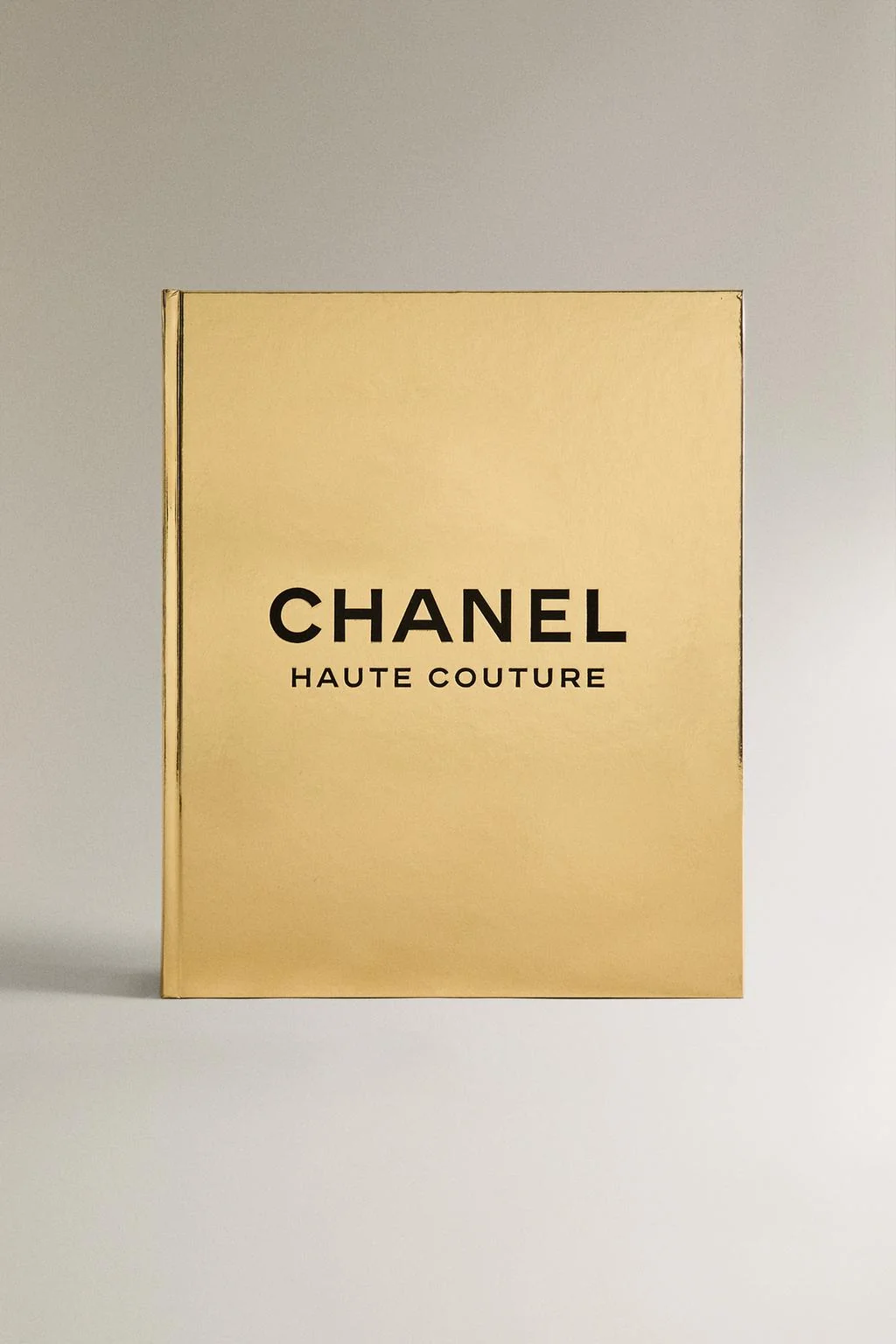 Книга о высокой моде Chanel