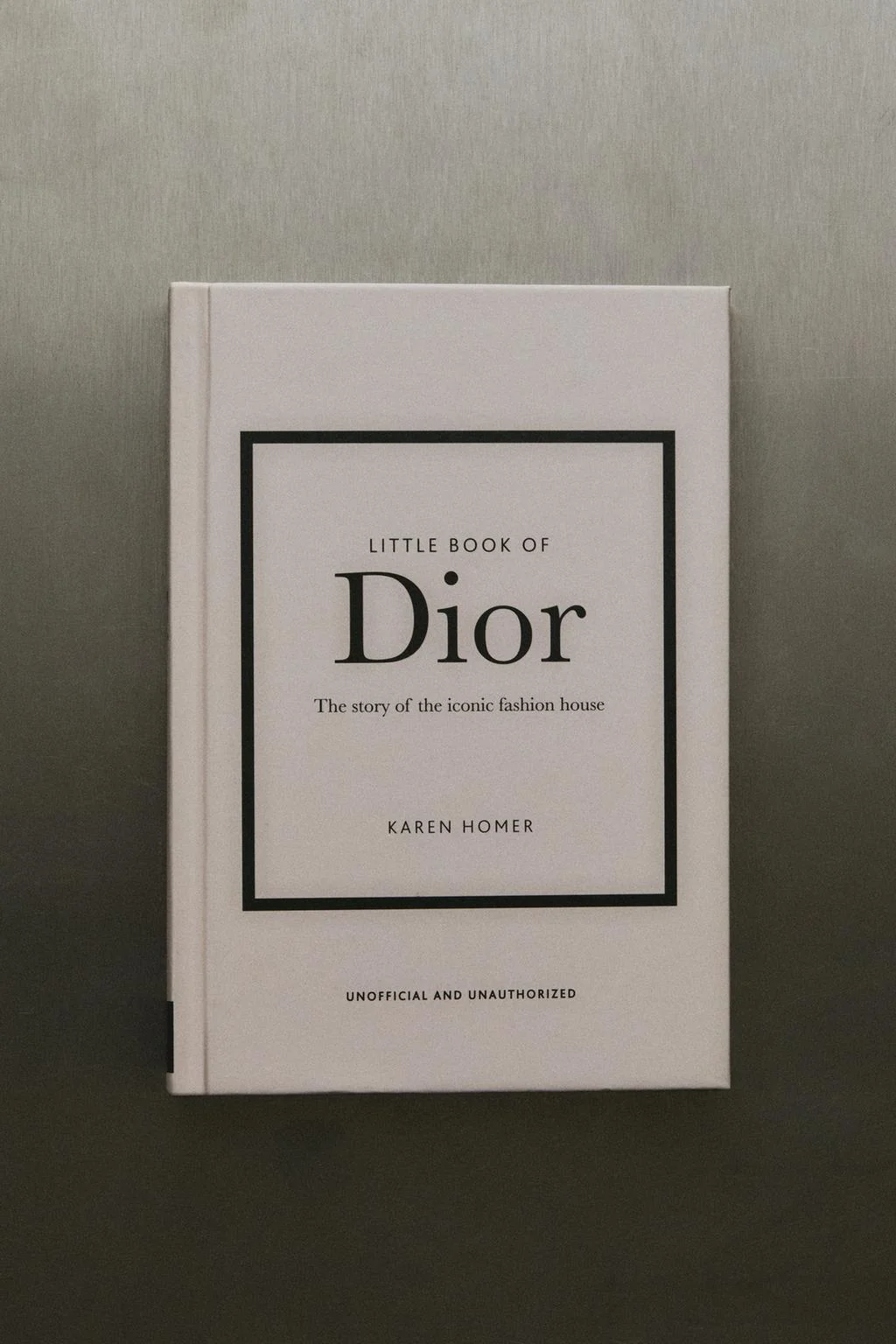 Маленькая книга о Dior (английский)