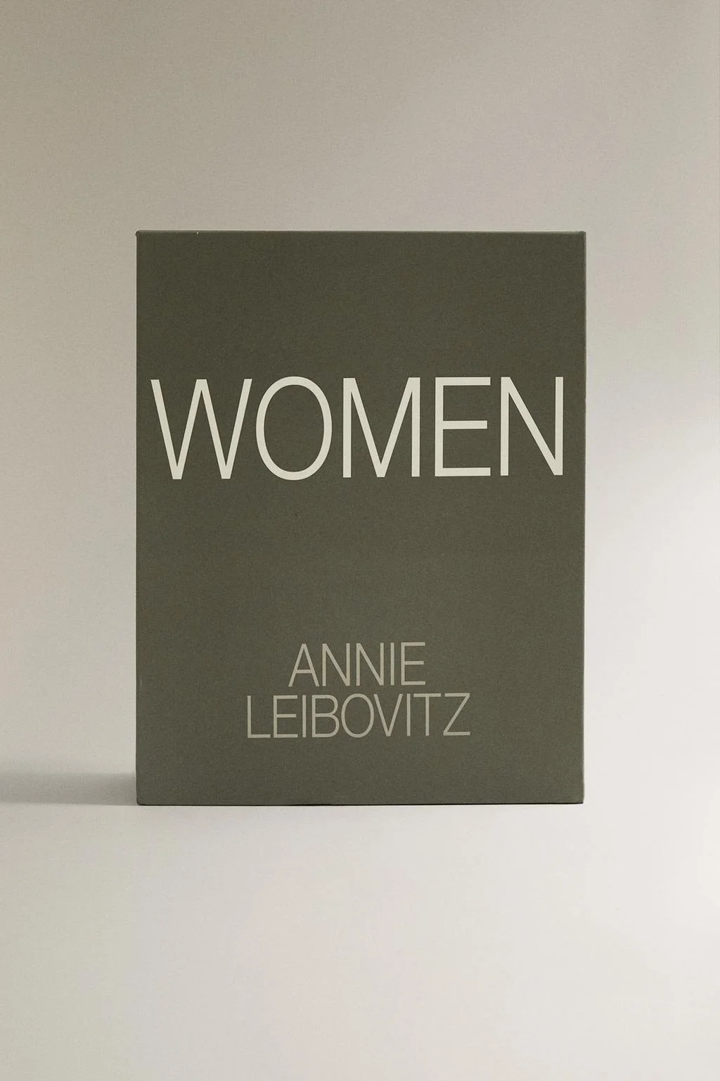Книга WOMEN ANNIE LEIBOVITZ (на английском)