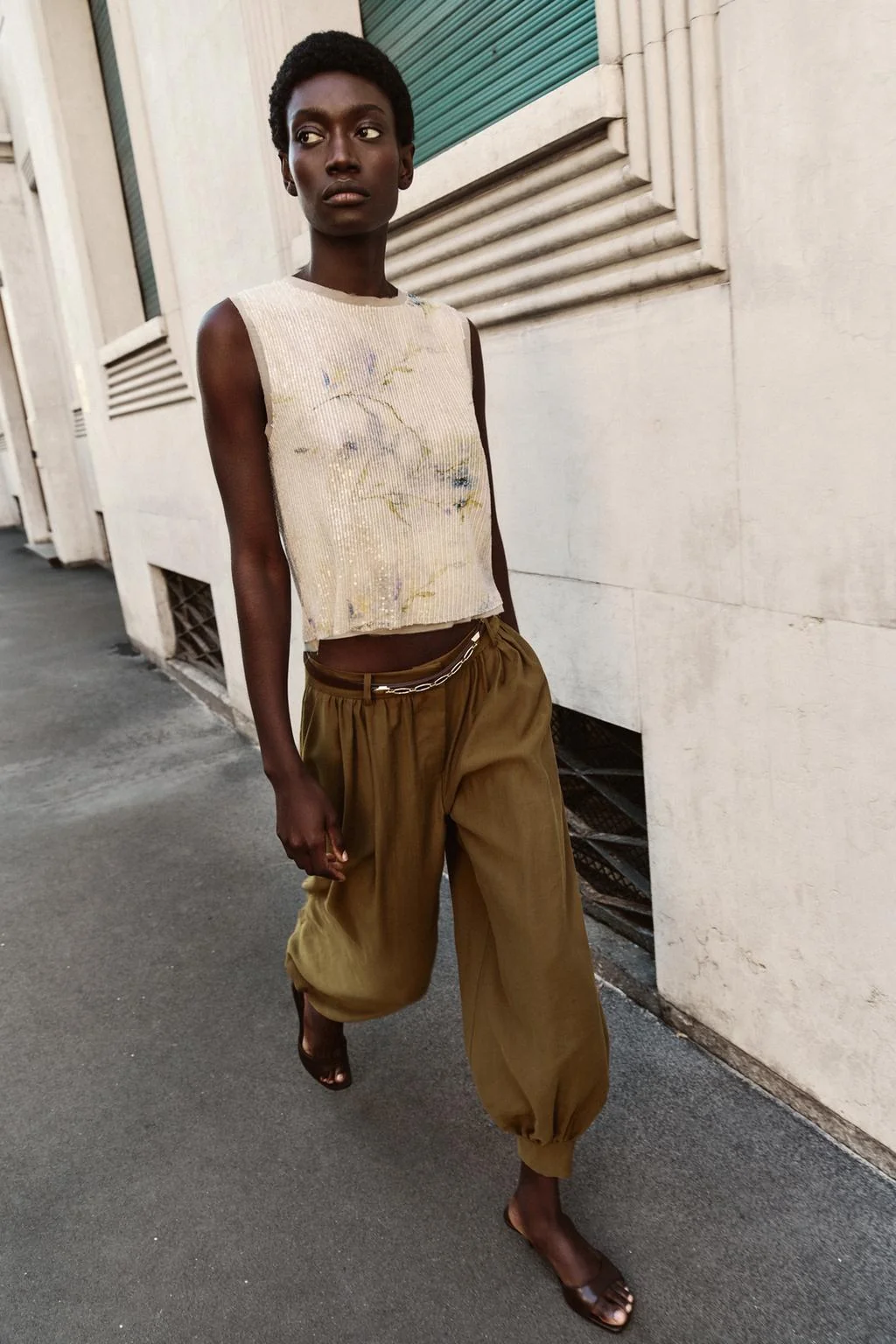 Трикотажный топ с пайетками