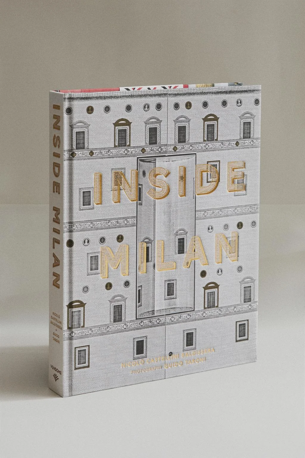 Книга Inside Milan (английский)