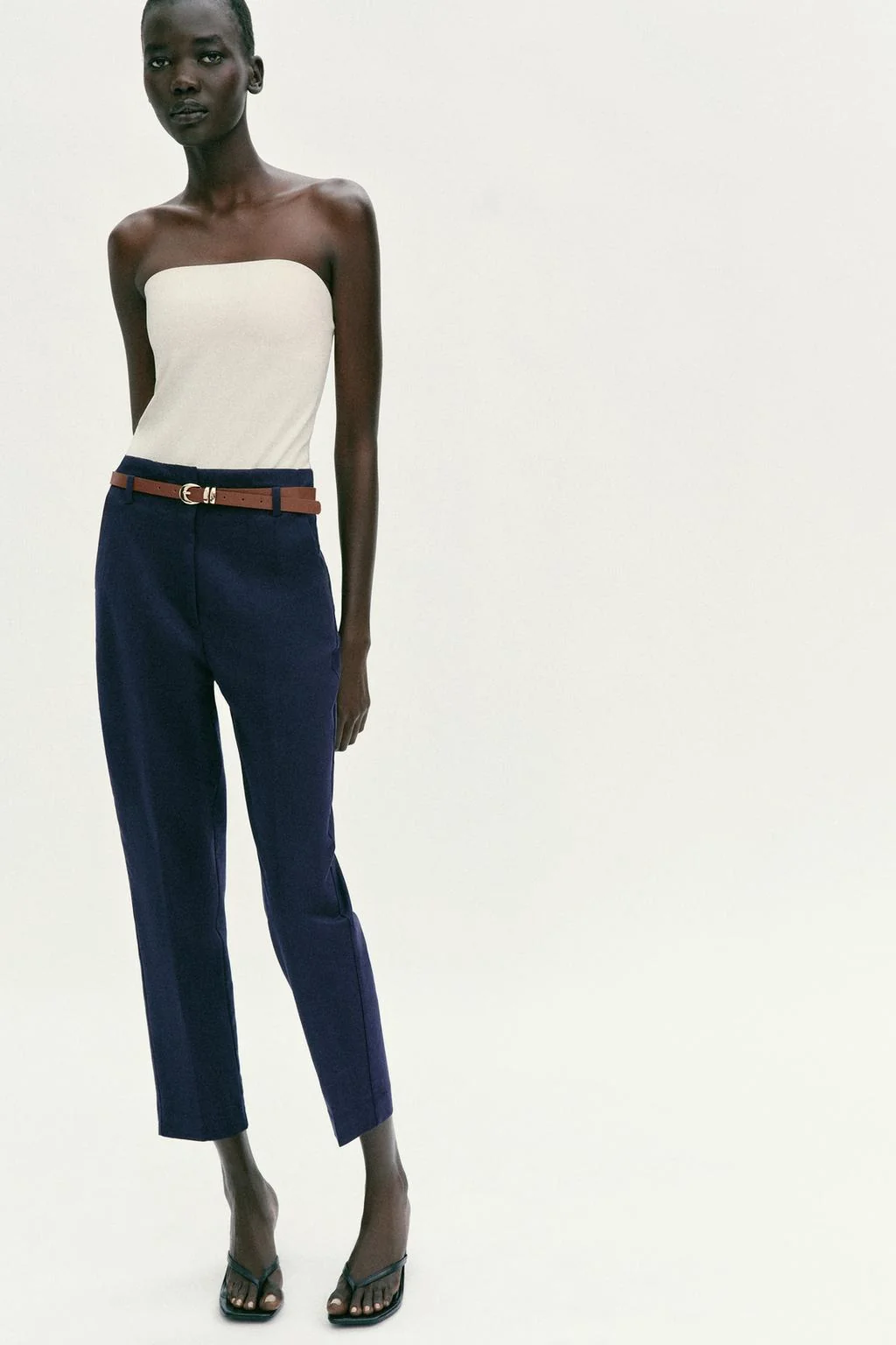 Брюки с высокой талией и поясом