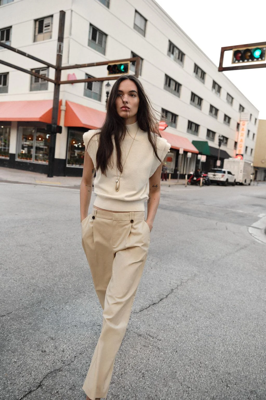 Трикотажный топ с чёткими плечами — Базовые вещи