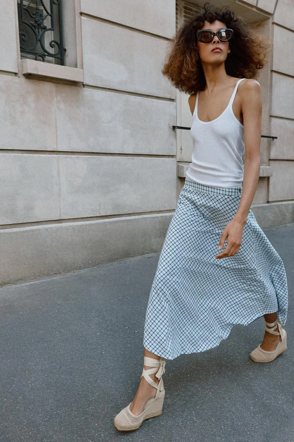 Тканые клиновые сандалии