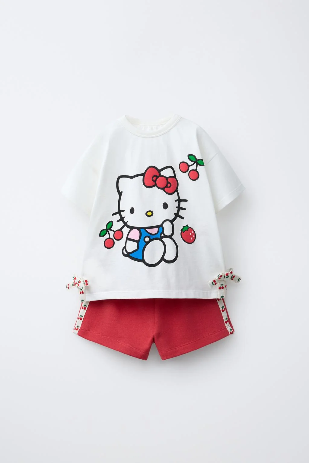 HELLO KITTY © SANRIO CHERRY T-SHIRT AND BERMUDA SHORTS SET