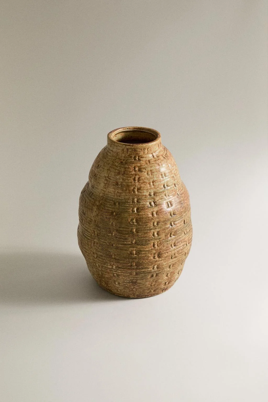 Неправильная глиняная ваза — Вазы