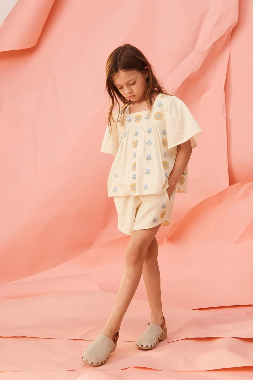 Брюки-бермуды с цветочной вышивкой крестиком — ограниченная серия