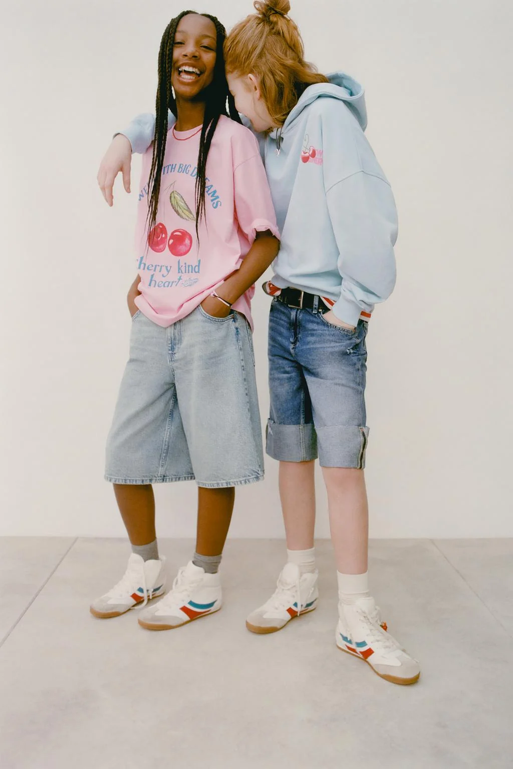 Джинсовые шорты-бермуды с потёртостями