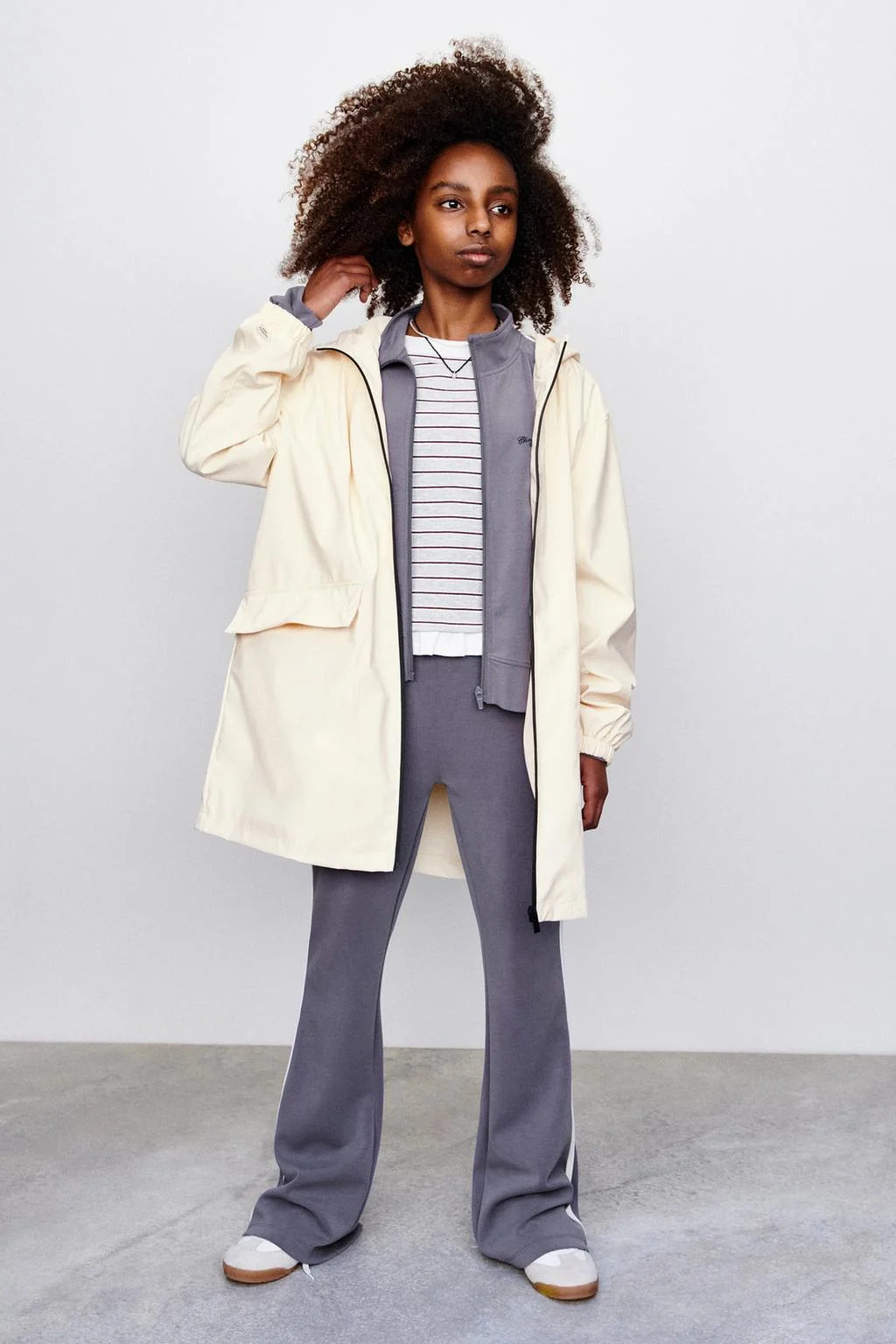 Свитшот с контрастными полосками и модалом