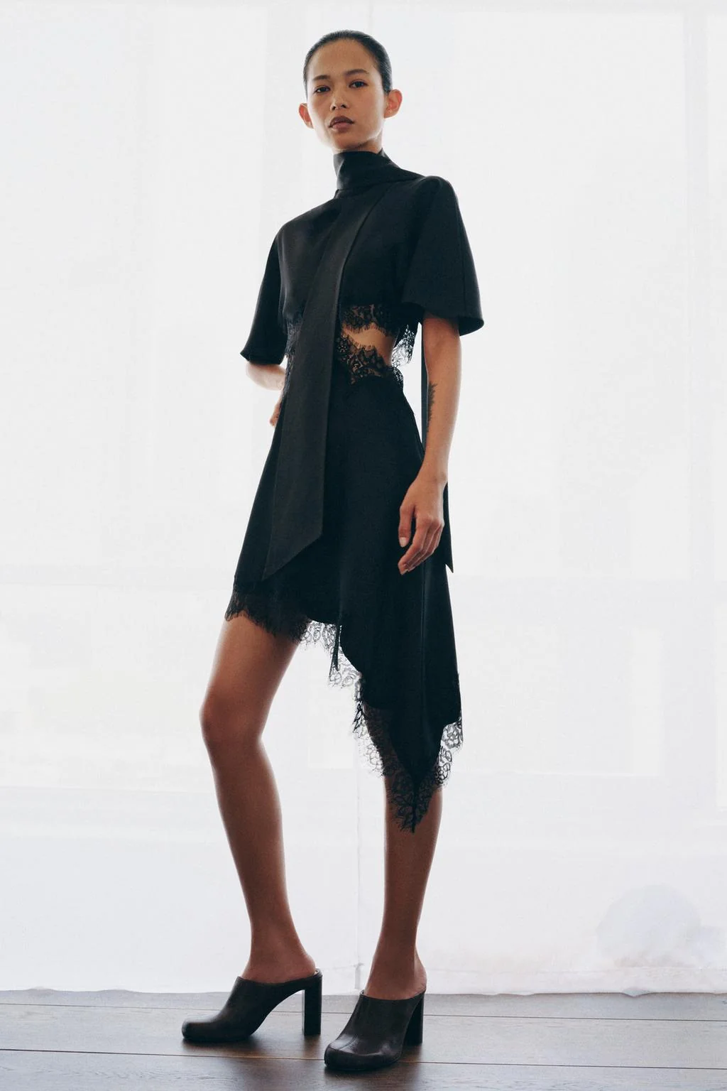 Атласное кружевное платье ZW COLLECTION — Кружево