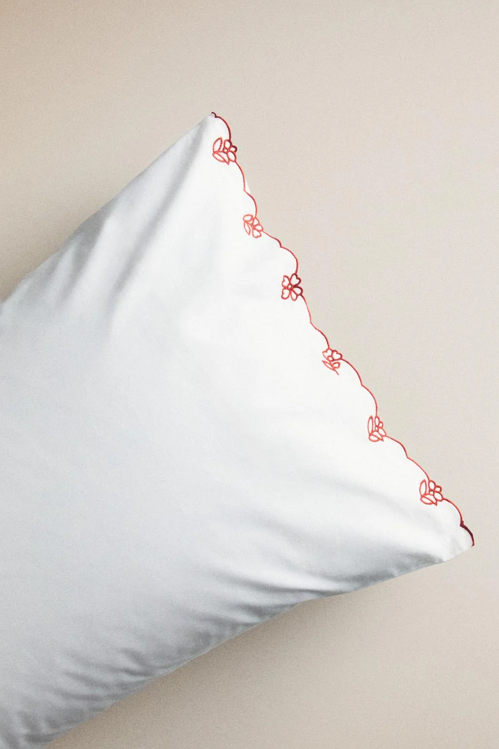 KIDS' PILLOWCASE WITH EMBROIDERED FLOWERS