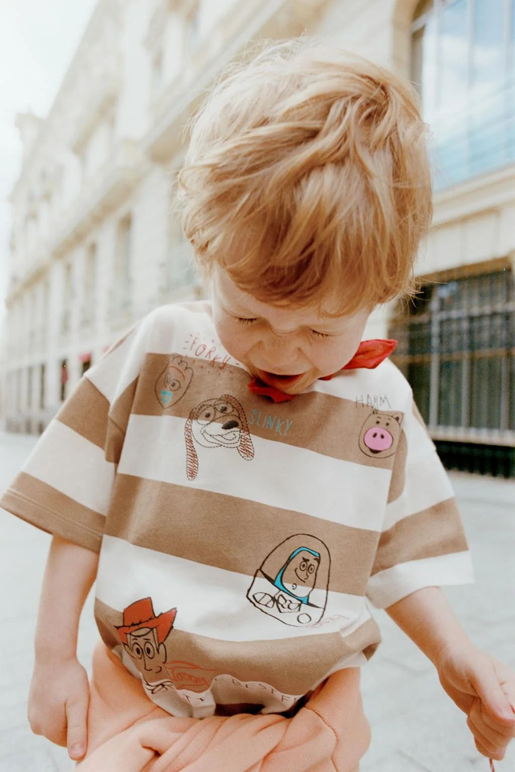 Полосатая футболка с нашивкой «Той Стори» © Дисней Пиксар