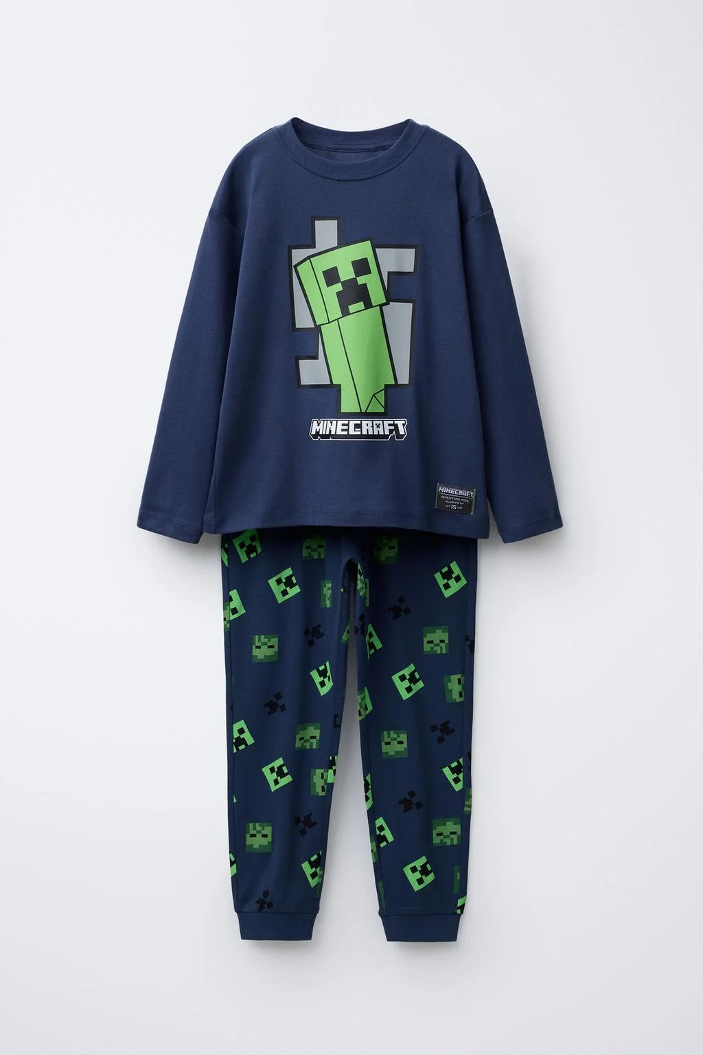 AGES 6-14 / MINECRAFT © MOJANG AB. ™ PYJAMAS