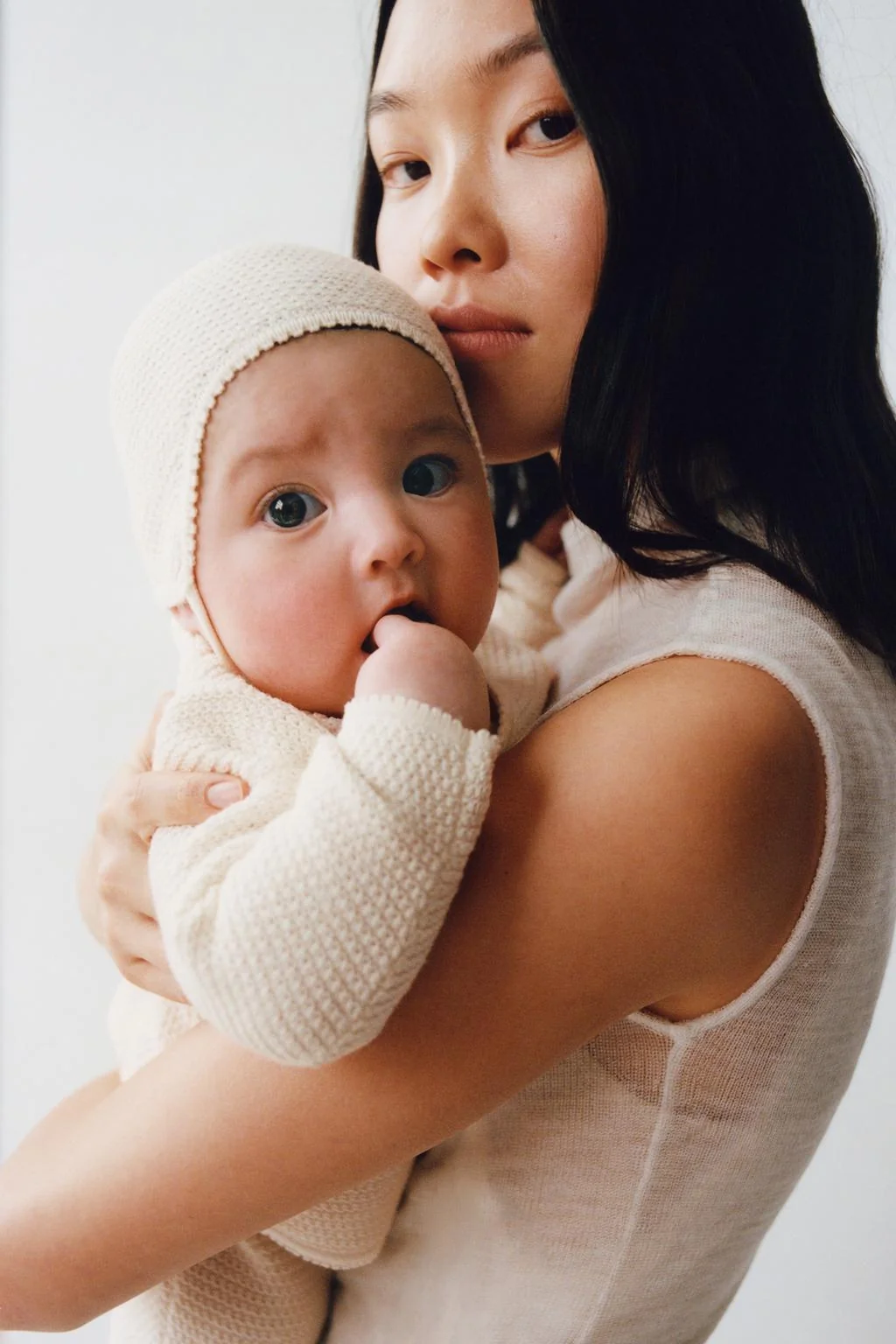 Набор: текстурированная футболка из хлопка и шёлка и брюки