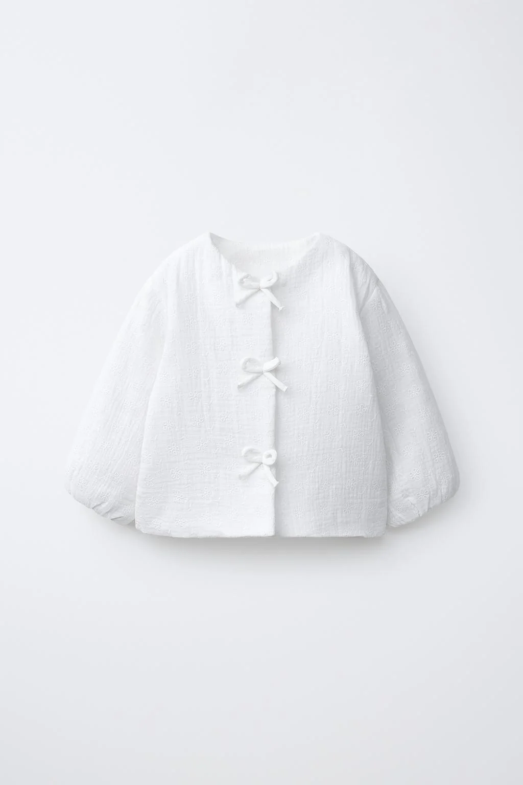 Куртка со швейцарской вышивкой