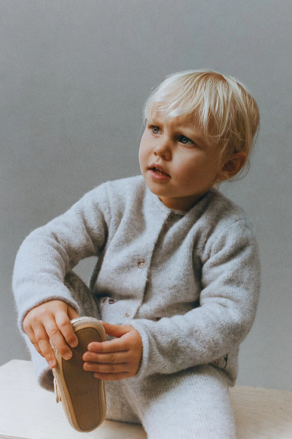 Кардиган с вышивкой цветов