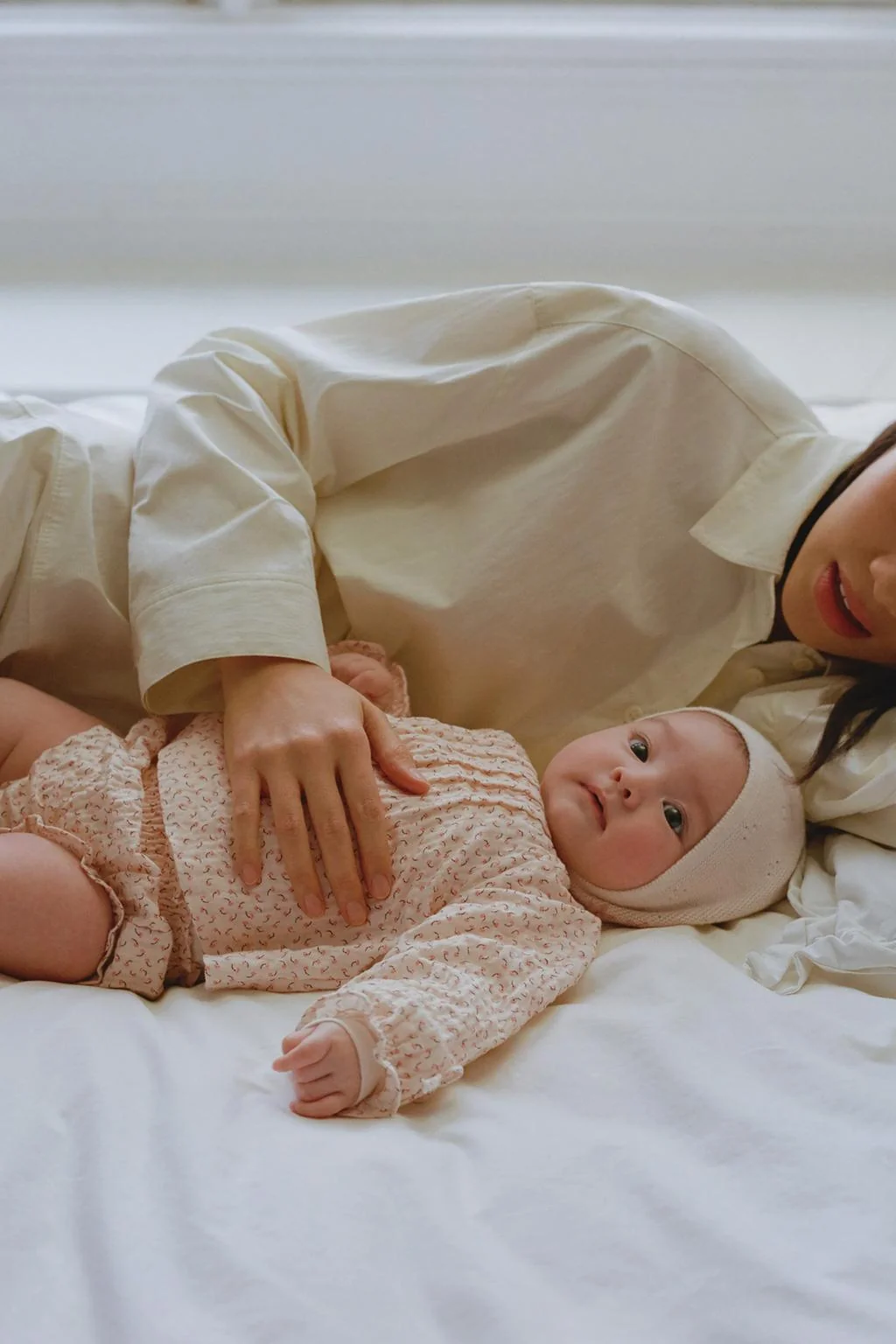 Рубашка в цветочек с текстурой — Топы