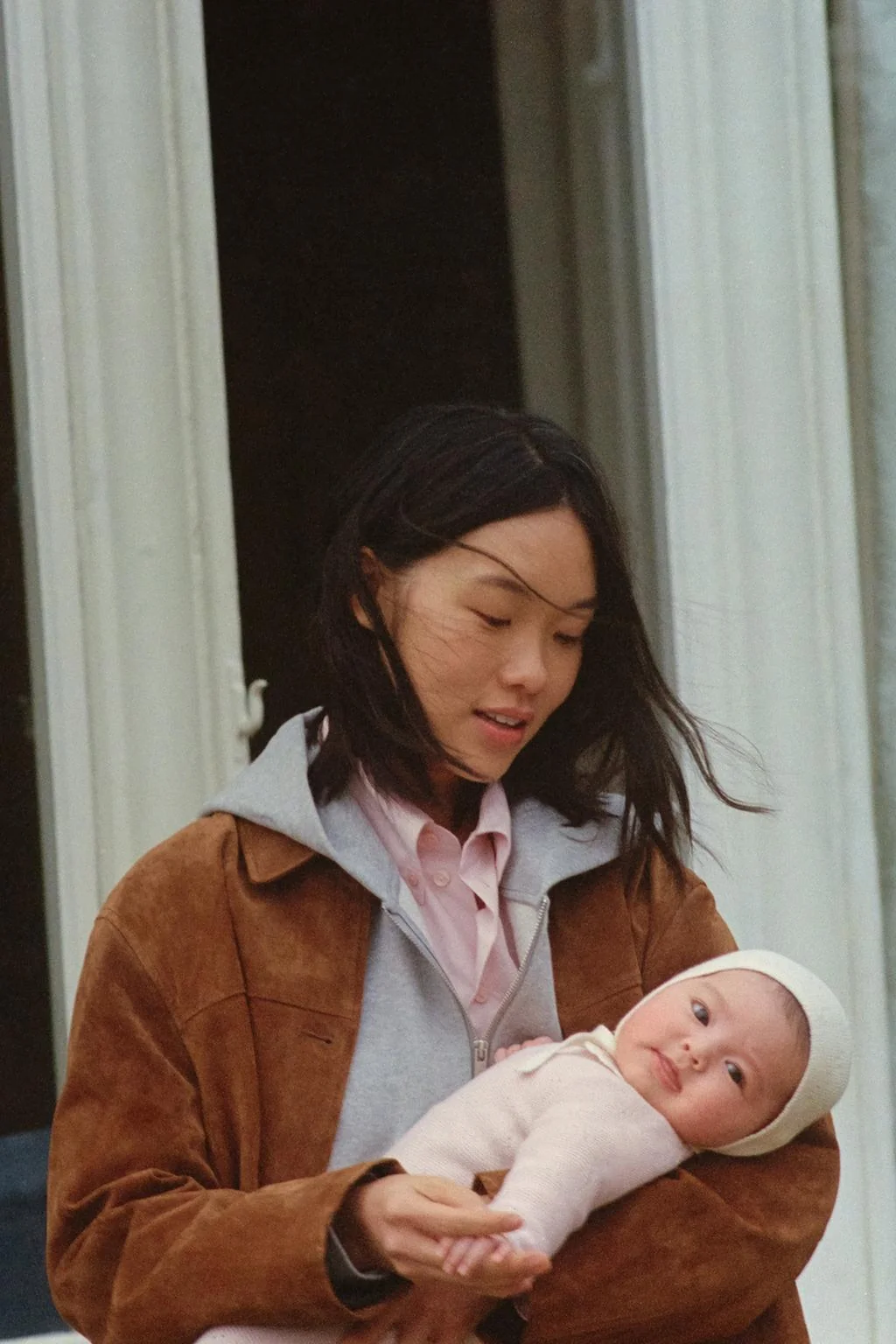 Трикотажный комбинезон с вязаным воротником и вышитыми цветами