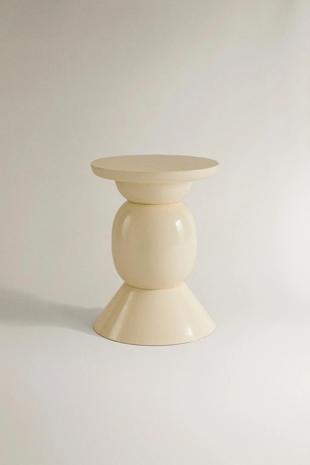 Металлический журнальный столик