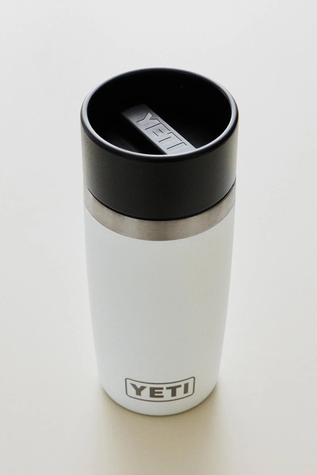 Термобутылка из нержавеющей стали YETI
