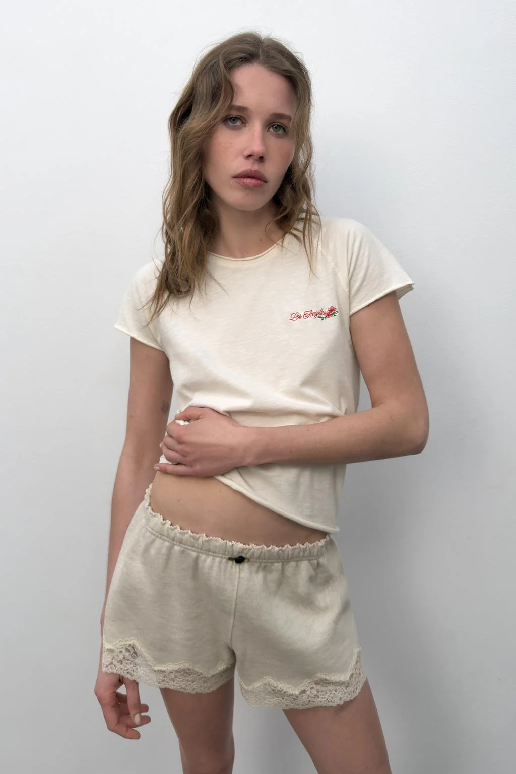 Шорты с кружевными вставками