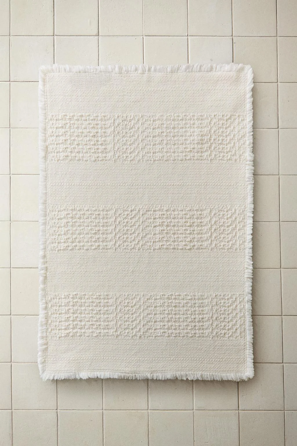 BATH MAT WITH FRAYED EDGES
