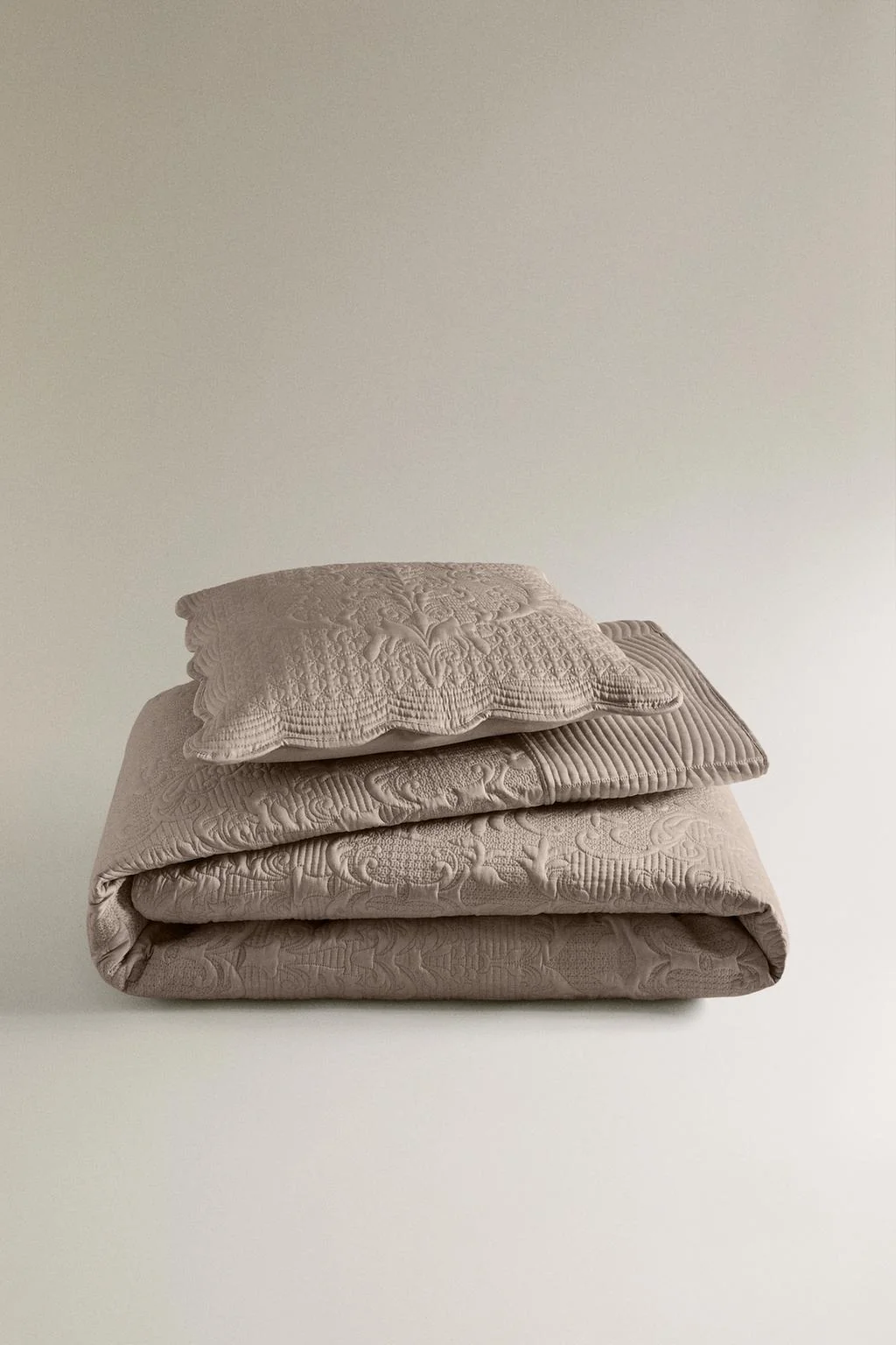 Одеяло с прошивкой и рельефным дизайном