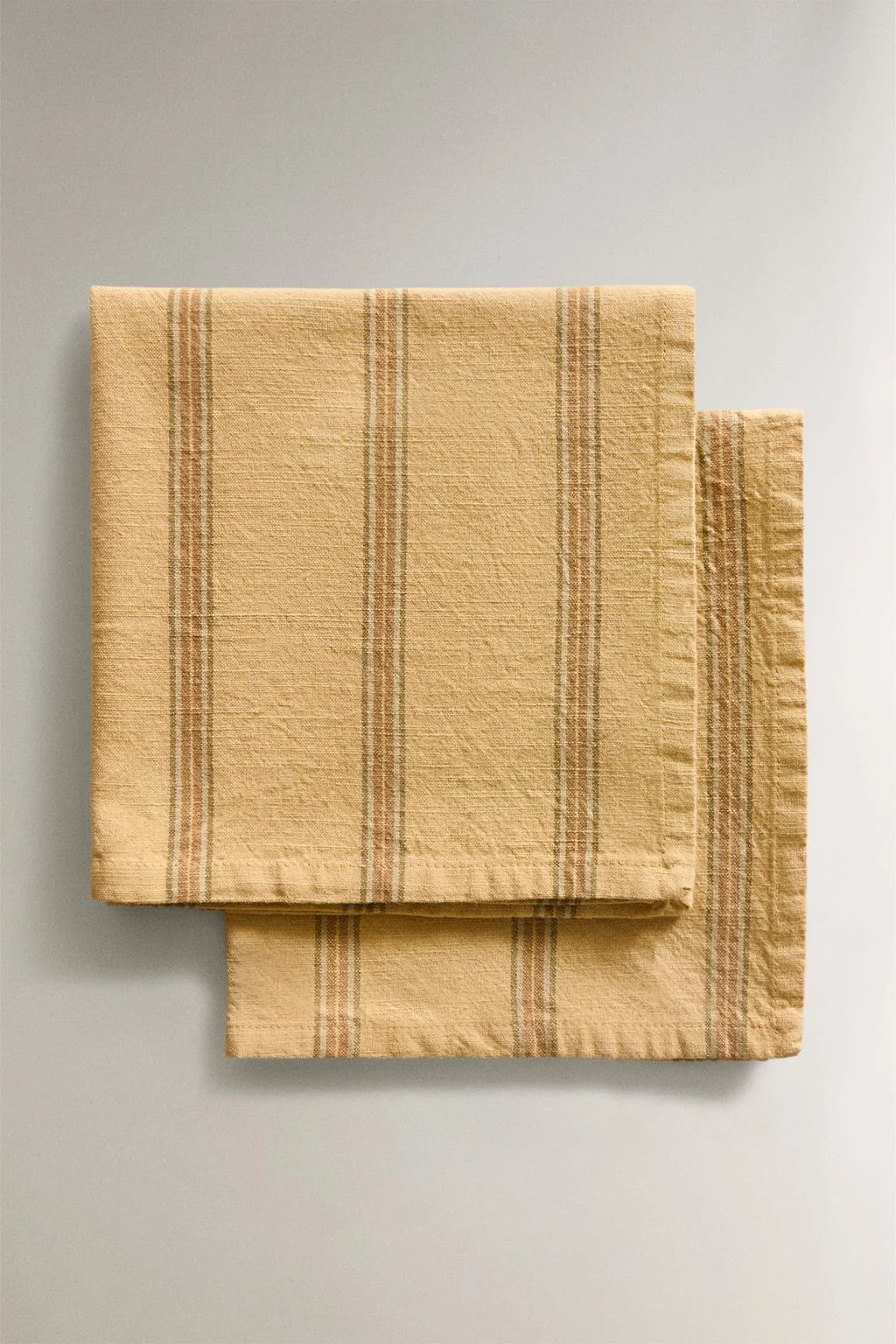 Набор из 2 салфеток из окрашенной нити в полоску