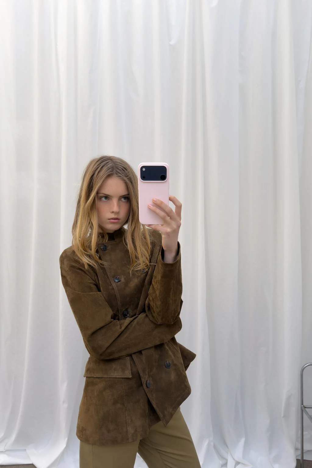 Приталенная куртка из 100% кожи и замши