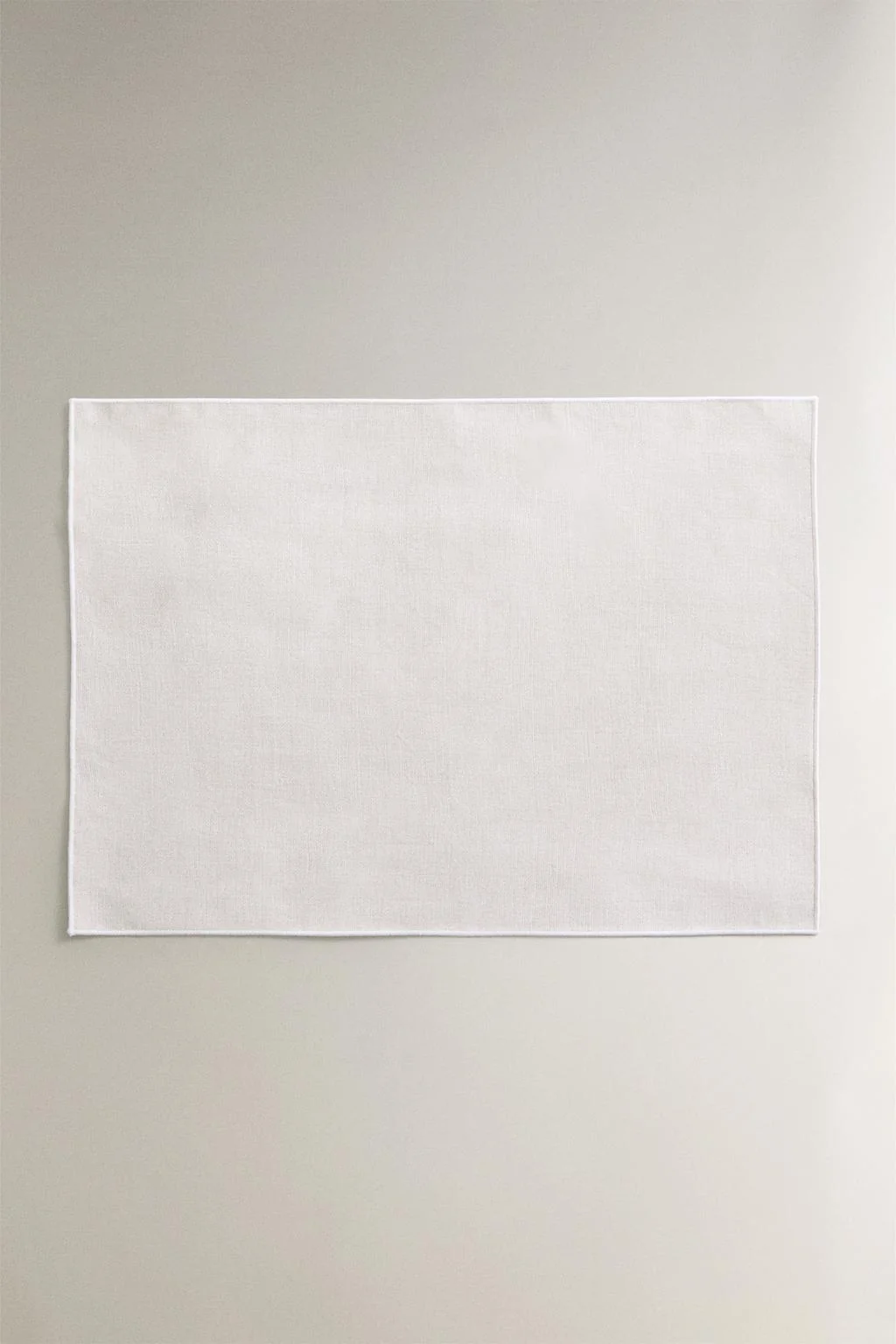 Салфетка для стола с покрытием из смолы и оверлоком